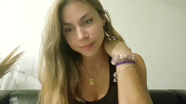 Snapshot of wonderalice31 chatting on 09/13/25, 07:02 wonderalice31 online show from 09/13/25, 07:02