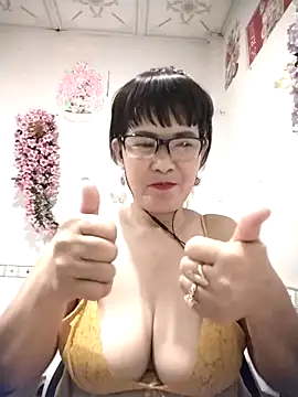 Snapshot of Ki_xxx chatting on 04/11/26, 10:36 Ki xxx online show from 04/11/26, 10:36