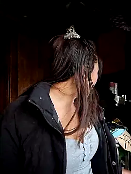 Snapshot of ALIENHR38 chatting on 12/17/25, 01:33 ALIENHR38 online show from 12/17/25, 01:33