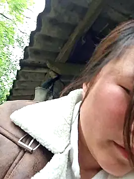 Snapshot of ALIENHR38 chatting on 03/19/26, 04:27 ALIENHR38 online show from 03/19/26, 04:27