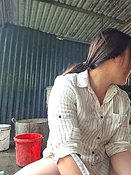 Snapshot of ALIENHR38 chatting on 04/15/26, 01:23 ALIENHR38 online show from 04/15/26, 01:23