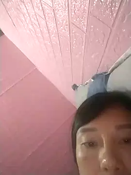 Snapshot of soope-00 chatting on 10/04/25, 04:43 soope-00 online show from 10/04/25, 04:43