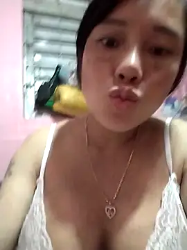 Snapshot of soope-00 chatting on 11/16/25, 01:28 soope-00 online show from 11/16/25, 01:28