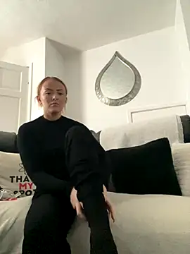 Snapshot of RedHeadRoxyUK chatting on 12/05/25, 10:46 RedHeadRoxyUK online show from 12/05/25, 10:46