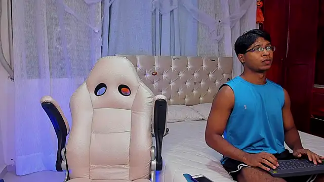 Snapshot of john_mystic chatting on 10/17/25, 03:10 john mystic online show from 10/17/25, 03:10