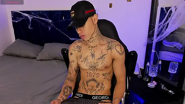 Snapshot of john_mystic chatting on 10/20/25, 07:36 john mystic online show from 10/20/25, 07:36