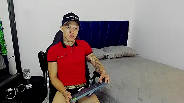 Snapshot of john_mystic chatting on 11/19/25, 04:23 john mystic online show from 11/19/25, 04:23