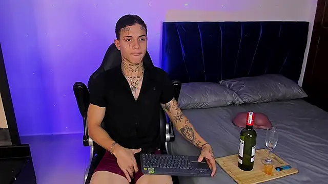 Snapshot of john_mystic chatting on 12/04/25, 02:43 john mystic online show from 12/04/25, 02:43