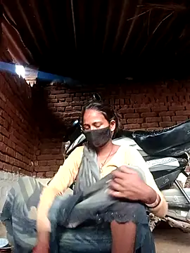 Snapshot of Maya_cut chatting on 09/16/25, 01:06 Maya cut online show from 09/16/25, 01:06