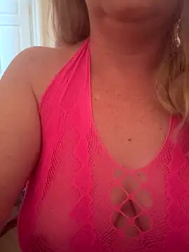 Snapshot of Zoe-101 chatting on 10/30/25, 01:56 Zoe-101 online show from 10/30/25, 01:56