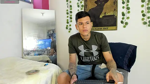 Snapshot of rosse_dredd chatting on 10/08/25, 05:10 rosse dredd online show from 10/08/25, 05:10