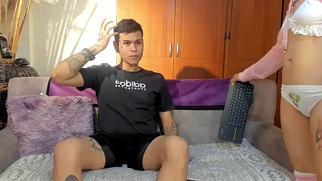 Snapshot of rosse_dredd chatting on 11/16/25, 10:59 rosse dredd online show from 11/16/25, 10:59