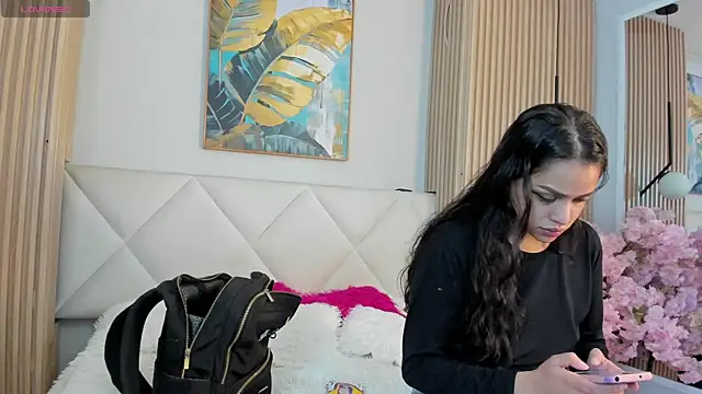 Mila Hank  online show from 04/11/26, 11:03