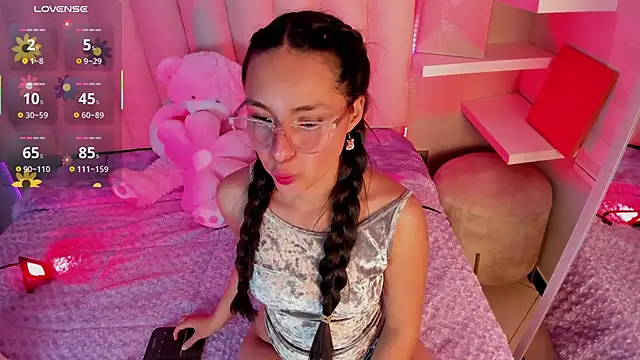 Annie  2 online show from 12/04/25, 03:05