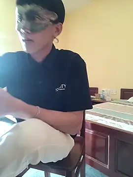 thienlong05 online show from 09/14/25, 02:11