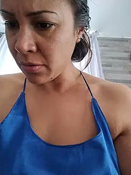 Snapshot of KittyHoleshot87 chatting on 03/20/26, 02:33 KittyHoleshot87 online show from 03/20/26, 02:33