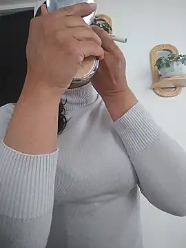 Snapshot of KittyHoleshot87 chatting on 04/08/26, 03:01 KittyHoleshot87 online show from 04/08/26, 03:01