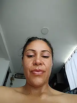 Snapshot of KittyHoleshot87 chatting on 04/09/26, 06:57 KittyHoleshot87 online show from 04/09/26, 06:57