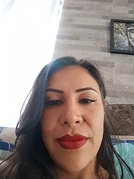 Snapshot of KittyHoleshot87 chatting on 04/13/26, 04:12 KittyHoleshot87 online show from 04/13/26, 04:12