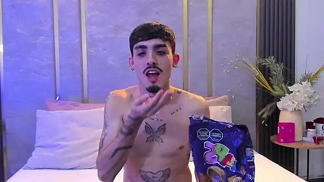 Snapshot of NikoStone_ chatting on 10/03/25, 04:31 NikoStone online show from 10/03/25, 04:31