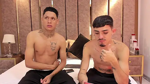 Snapshot of NikoStone_ chatting on 10/17/25, 02:04 NikoStone online show from 10/17/25, 02:04