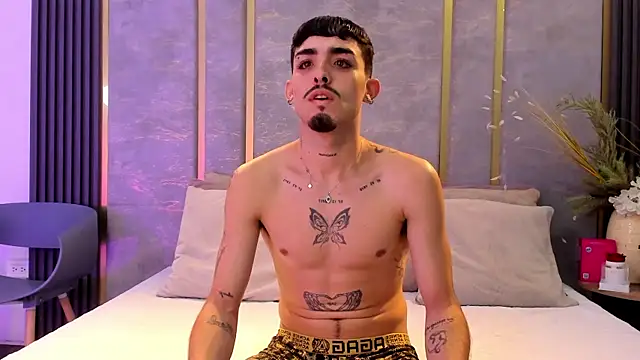 Snapshot of NikoStone_ chatting on 10/21/25, 04:35 NikoStone online show from 10/21/25, 04:35