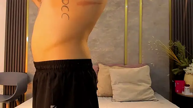 Snapshot of NikoStone_ chatting on 10/23/25, 04:23 NikoStone online show from 10/23/25, 04:23