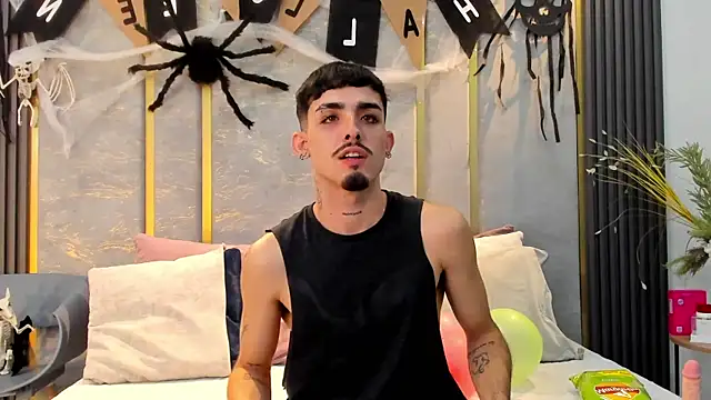 Snapshot of NikoStone_ chatting on 11/02/25, 04:48 NikoStone online show from 11/02/25, 04:48