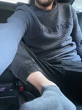 Snapshot of bmwe71 chatting on 10/23/25, 01:21 bmwe71 online show from 10/23/25, 01:21