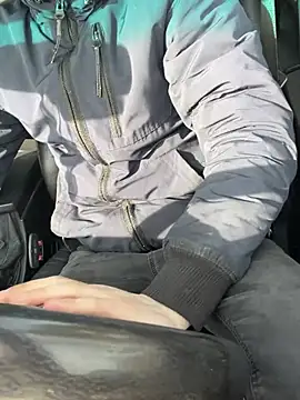 Snapshot of bmwe71 chatting on 03/05/26, 10:44 bmwe71 online show from 03/05/26, 10:44