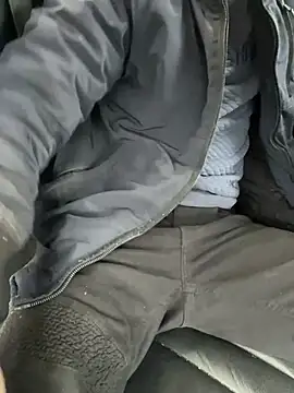 Snapshot of bmwe71 chatting on 03/26/26, 03:06 bmwe71 online show from 03/26/26, 03:06