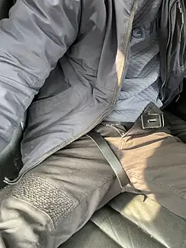 Snapshot of bmwe71 chatting on 03/27/26, 11:43 bmwe71 online show from 03/27/26, 11:43