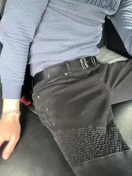 Snapshot of bmwe71 chatting on 04/07/26, 12:27 bmwe71 online show from 04/07/26, 12:27