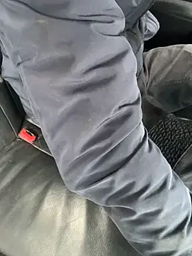 Snapshot of bmwe71 chatting on 04/08/26, 12:49 bmwe71 online show from 04/08/26, 12:49