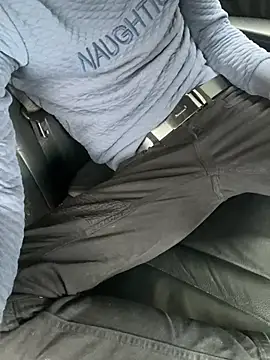 Snapshot of bmwe71 chatting on 04/15/26, 02:46 bmwe71 online show from 04/15/26, 02:46