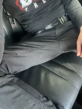 Snapshot of bmwe71 chatting on 04/17/26, 01:36 bmwe71 online show from 04/17/26, 01:36