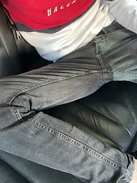 Snapshot of bmwe71 chatting on 04/20/26, 02:09 bmwe71 online show from 04/20/26, 02:09