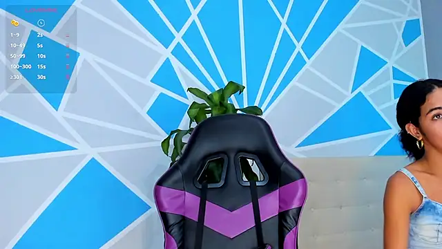 Snapshot of _ValeriaMontes chatting on 10/07/25, 11:24  ValeriaMontes online show from 10/07/25, 11:24