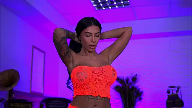 Snapshot of AishaaDevoe chatting on 01/08/26, 08:11 AishaaDevoe online show from 01/08/26, 08:11