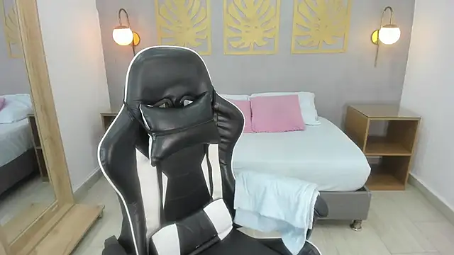 coral15  online show from 10/03/25, 01:57