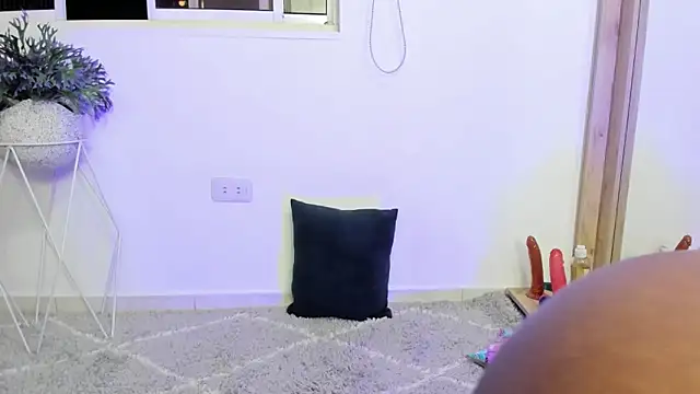 coral15  online show from 10/26/25, 02:17