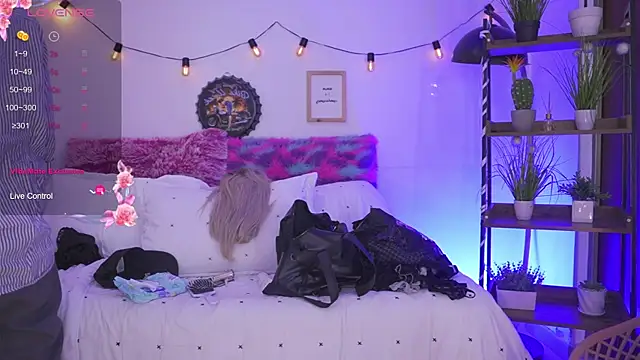 Snapshot of Gia_Moretti_ chatting on 09/10/25, 01:16 Gia Moretti online show from 09/10/25, 01:16