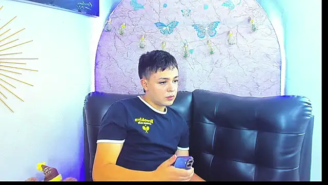 Snapshot of christopher_Hot chatting on 04/21/26, 03:46 christopher Hot online show from 04/21/26, 03:46