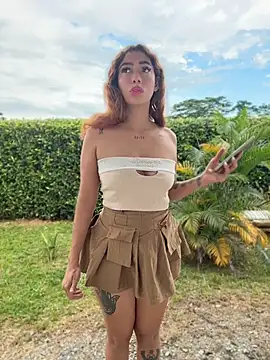 Snapshot of roxyrougee chatting on 04/18/26, 08:53 roxyrougee online show from 04/18/26, 08:53