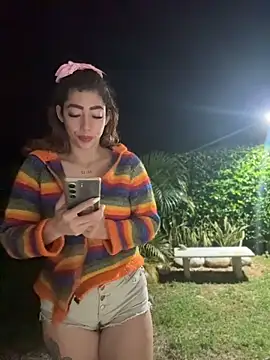 Snapshot of roxyrougee chatting on 04/19/26, 09:41 roxyrougee online show from 04/19/26, 09:41