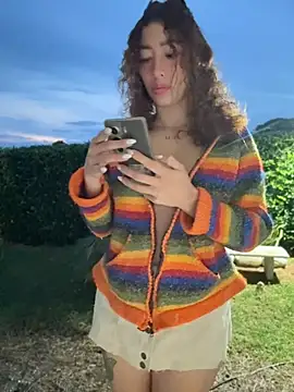 Snapshot of roxyrougee chatting on 04/21/26, 10:32 roxyrougee online show from 04/21/26, 10:32