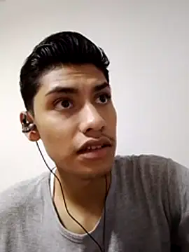 aispuro8505 online show from 12/01/25, 06:40