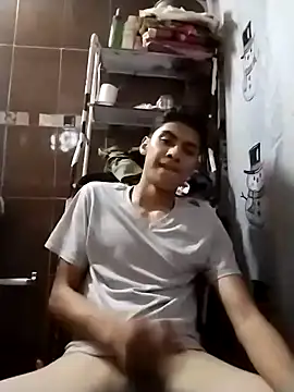 aispuro8505 online show from 12/15/25, 07:23