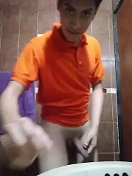 Snapshot of aispuro8505 chatting on 04/13/26, 07:47 aispuro8505 online show from 04/13/26, 07:47