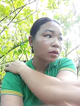 Snapshot of may-squirl chatting on 09/15/25, 01:05 may-squirl online show from 09/15/25, 01:05